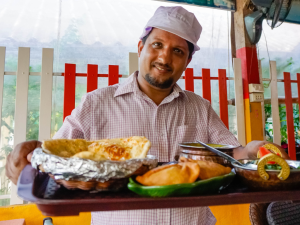 Food service attendant jobs in Canada for foreigners